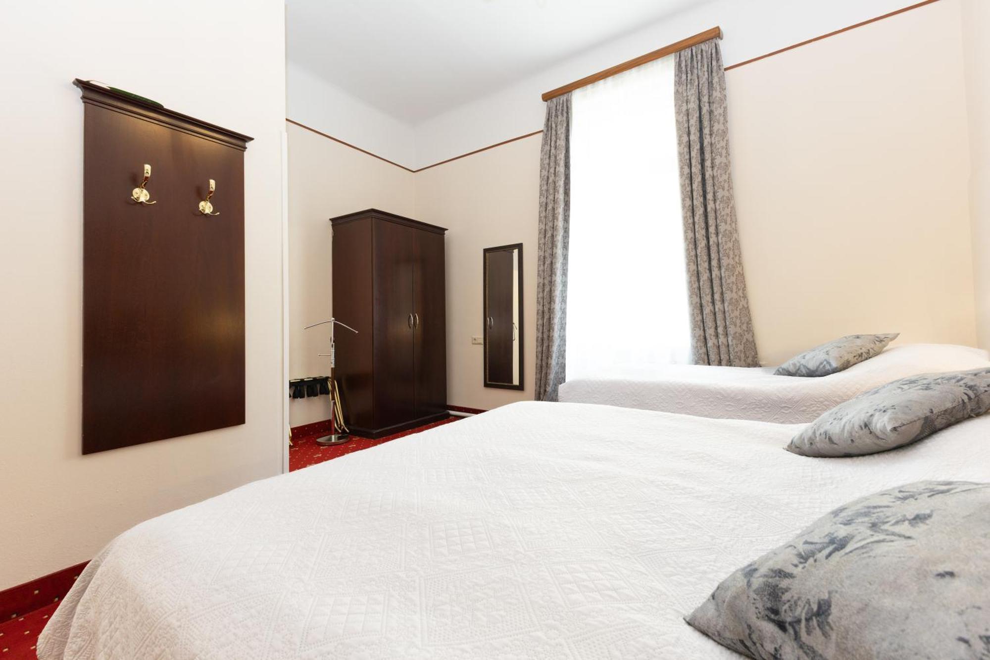 Hotel Viktoria Schoenbrunn Vienna Exterior photo